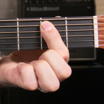 How do I play power chords? Beginner guitar lesson - Guitar Pro Blog ...