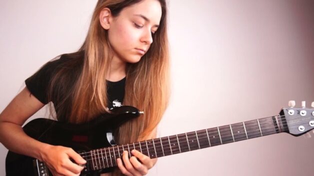 Camilla Sperati guitarist.