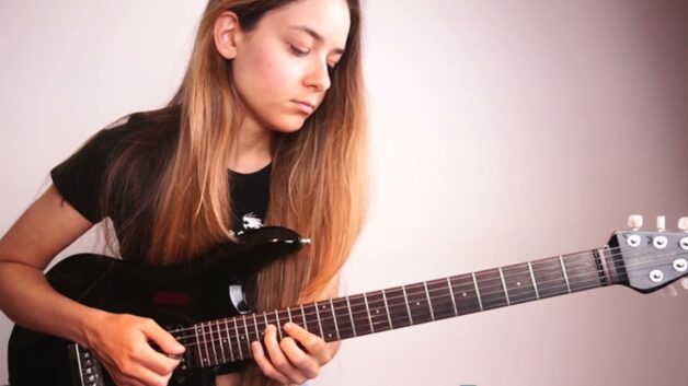 Camilla Sperati guitarist.