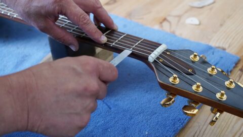 Comment régler sa guitare électrique en 4 étapes - Guitar Pro Blog ...