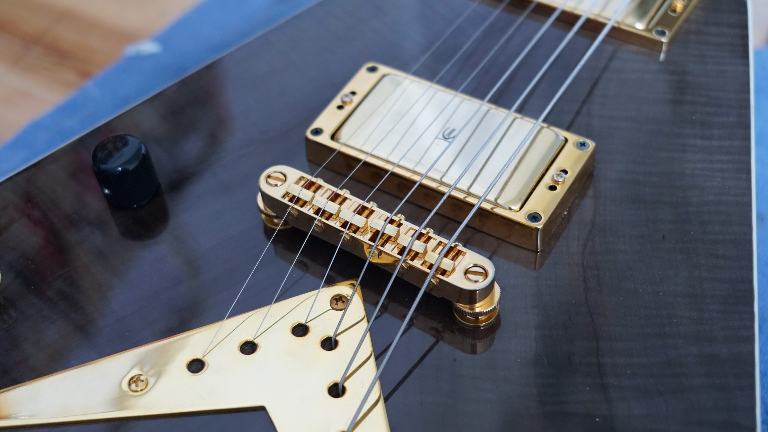 Comment régler sa guitare électrique en 4 étapes - Guitar Pro Blog - Arobas  Music