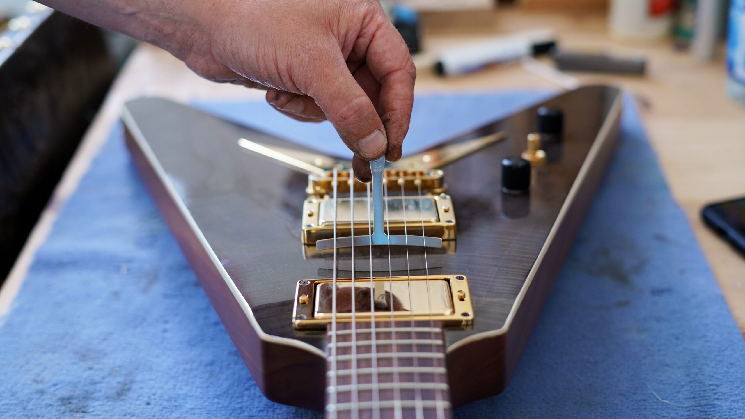 Comment régler sa guitare électrique en 4 étapes - Guitar Pro Blog - Arobas  Music