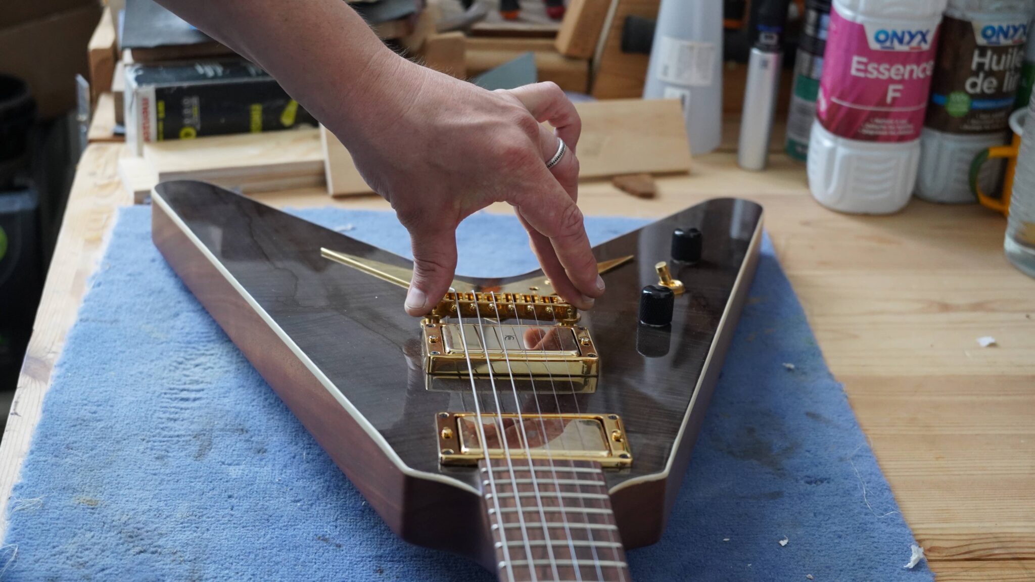 The 4step guide to electric guitar setup Guitar Pro Blog Arobas Music