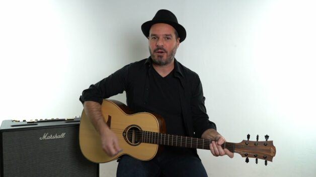 how to hold the guitar pick by hubert boulogne