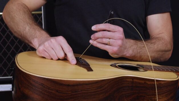 Changing guitar strings (acoustic, electric and classical guitar) by hubert boulogne